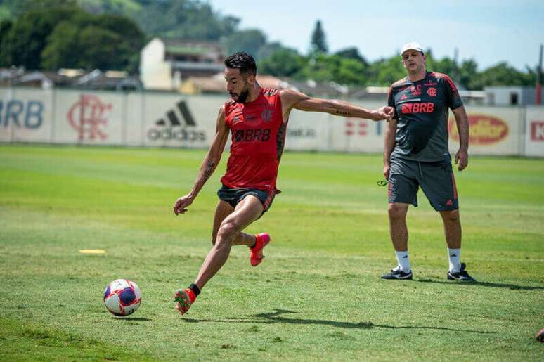 Isla em ação durante treino do Flamengo (Foto: Alexandre Vidal/Flamengo)