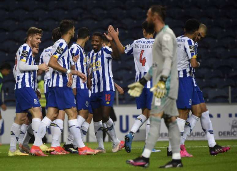 Goleada manteve o Porto com chance de título (Foto: MIGUEL RIOPA / AFP)