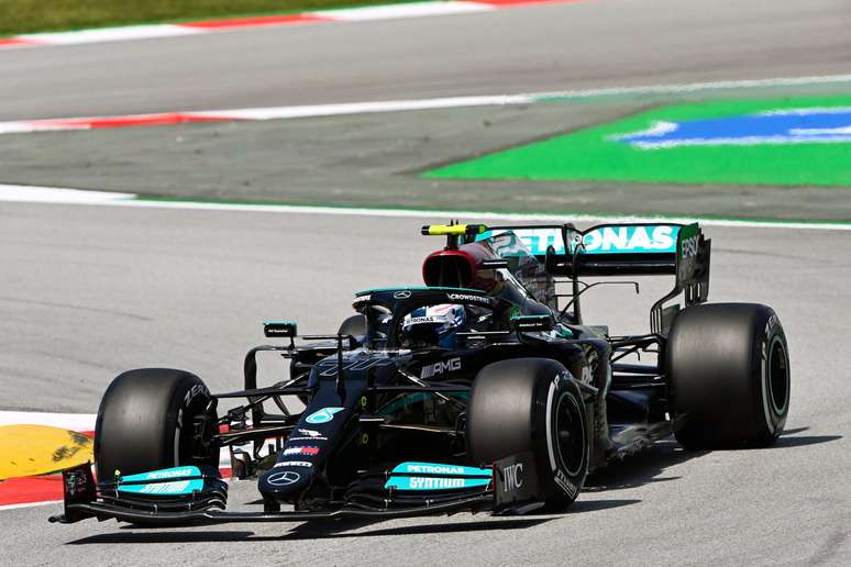 Valtteri Bottas quase complicou a vida de Lewis Hamilton 