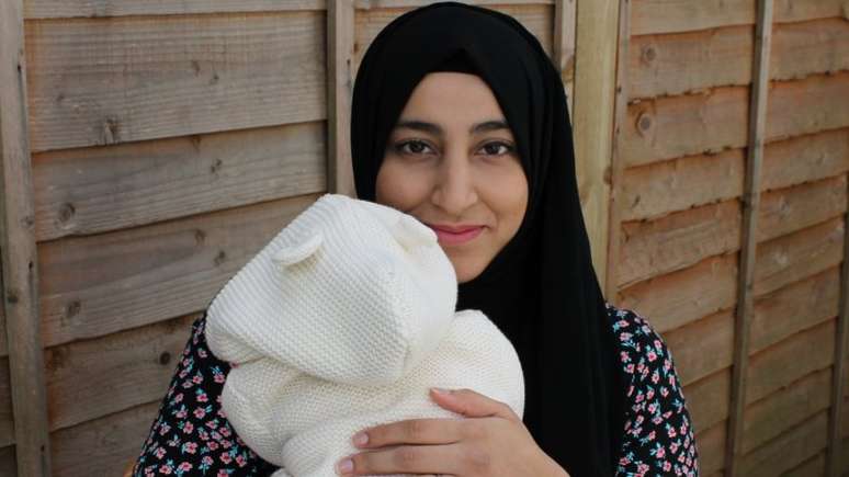 Khadija tem o nome de "uma mulher independente muito forte" na fé islâmica, diz sua mãe
