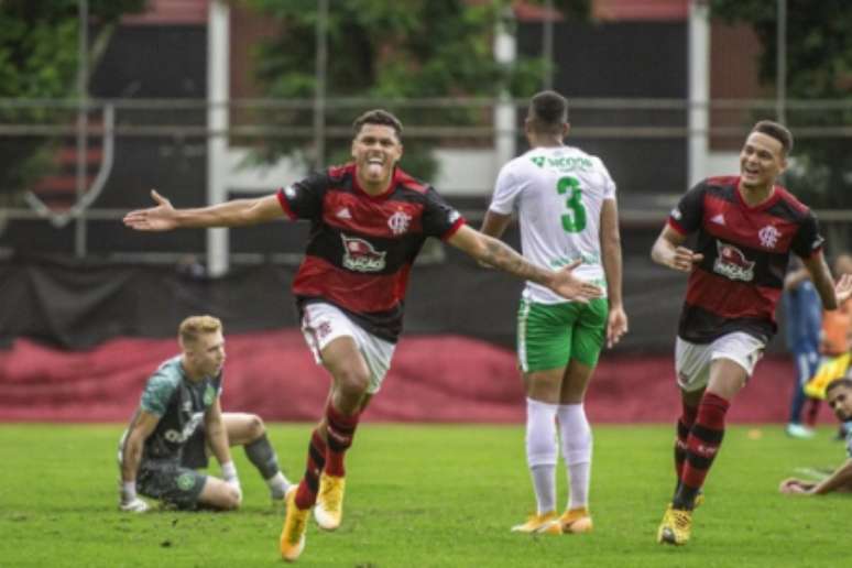 Mateusão comemora gol no sub-20 (Foto: Marcelo Cortes/CRF)