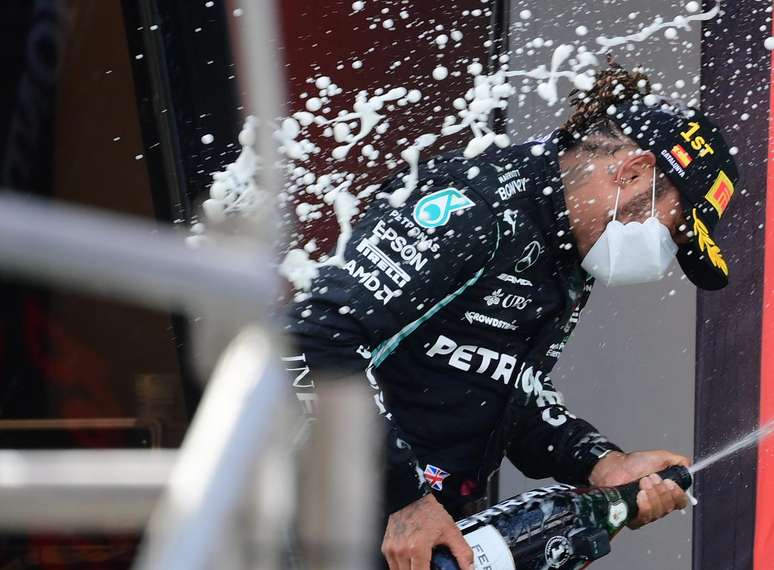Lewis Hamilton festeja grande vitória no GP da Espanha 