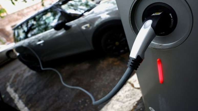 Se aprovado pelo Congresso, pacote de investimentos de US$ 2 tri destinar&aacute; recursos para a constru&ccedil;&atilde;o de uma matriz energ&eacute;tica limpa e para est&iacute;mulos &agrave; substitui&ccedil;&atilde;o de boa parte da atual frota de ve&iacute;culos dos EUA por carros el&eacute;tricos