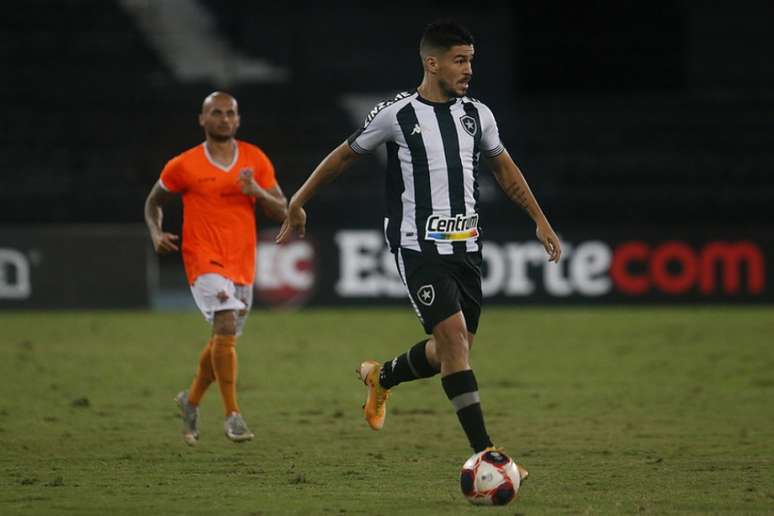 Jogador ficou pouco mais de 10 minutos em campo, levou dois amarelos e foi expulso (Foto: Vítor Silva/Botafogo)