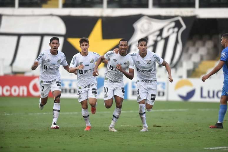 Jogadores do Santos comemoram o gol de Lucas Braga diante do São Bento (FOTO: Ivan Storti/Santos FC)