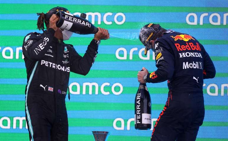 Max Verstappen e Lewis Hamilton 
