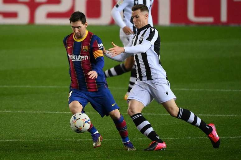 Com gol de Messi, Barcelona venceu o Levante por 1 a 0 no primeiro turno (Foto: LLUIS GENE / AFP)