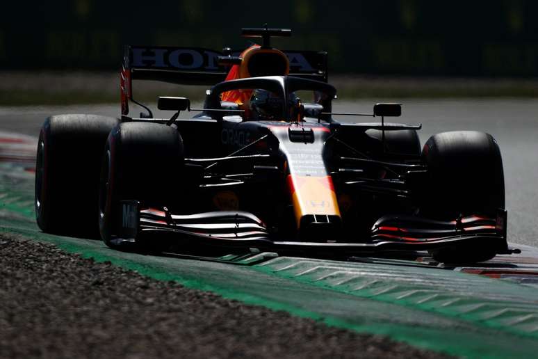 Max Verstappen agora tem 14 pontos de atraso para Lewis Hamilton 