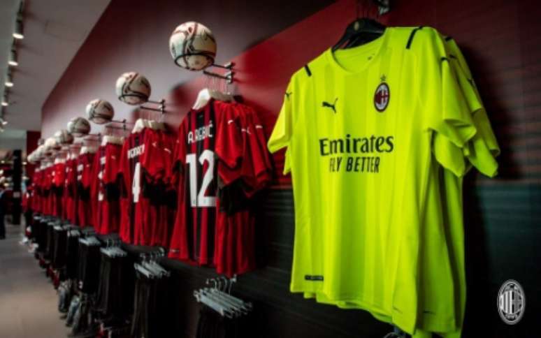 Nova camisa de goleiro do Milan à direita (Foto: Divulgação / Milan)