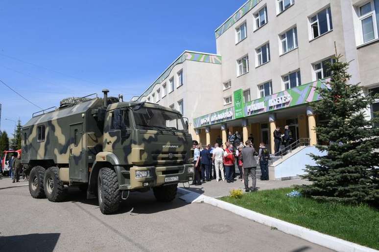 Forças de segurança em escola Númbero 175 após ataque a tiros em Kazan, Rússia 
11/5/2021 Mikhail Frolov/Press Office of Tatarstan