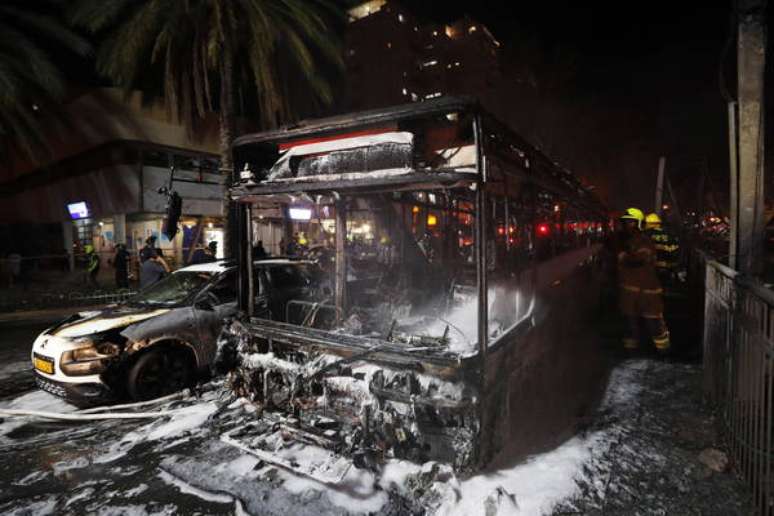 Ônibus vazio foi atingido por foguete do Hamas