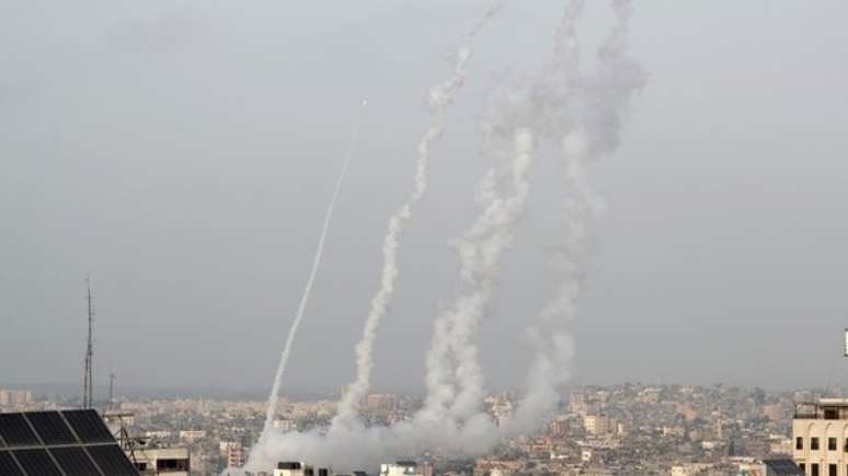 Foguetes foram disparados de Gaza para Jerusalém na segunda-feira (10/05)