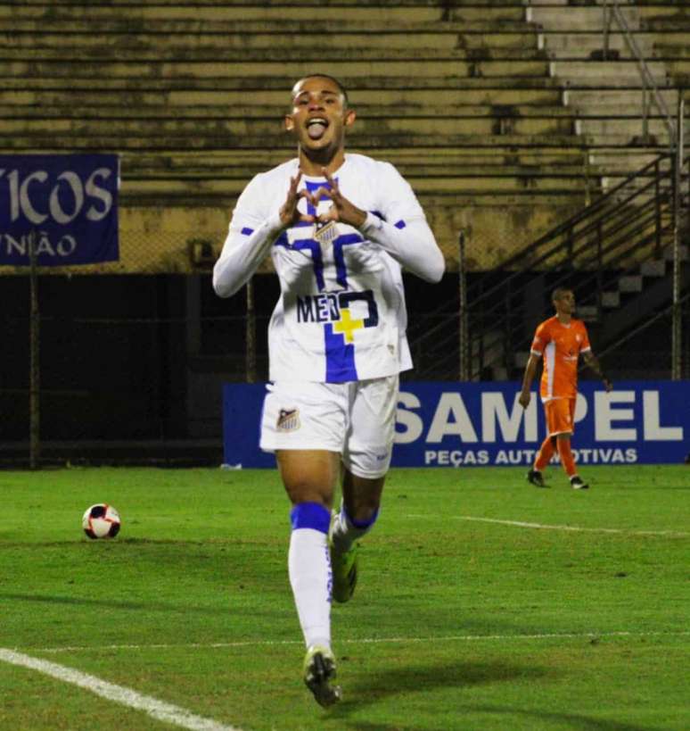 Renato tem três gols marcados nesta temporada (Foto: Divulgação/Água Santa)