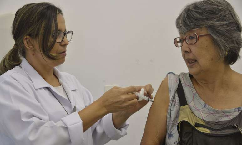 Vacinação contra gripe está tendo baixa adesão este ano no Brasil