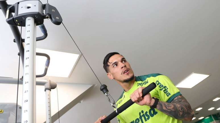 Gustavo Gómez faz reforço físico na Academia de Futebol (Foto: Cesar Greco/Palmeiras)