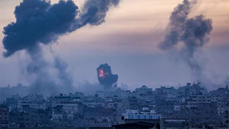 Israel lançou ataque aéreo contra Gaza após lançamento de foguetes pelo Hamas