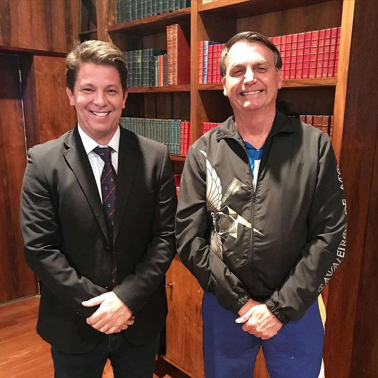 Mário Frias e Jair Bolsonaro no Palácio da Alvorada depois da posse do secretário