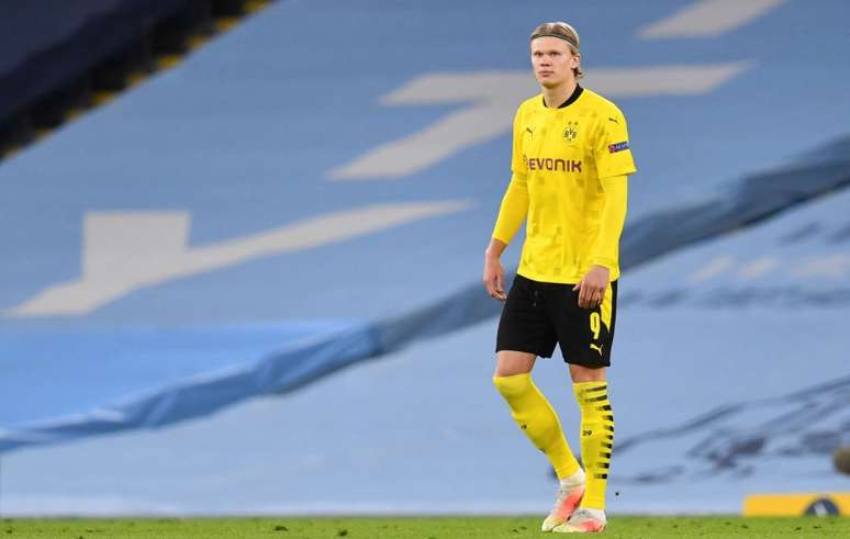 Haaland deve permanecer no Dortmund por mais uma temporada (Foto: PAUL ELLIS / AFP)