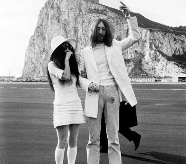 Yoko Ono e John Lennon./ Reprodução.