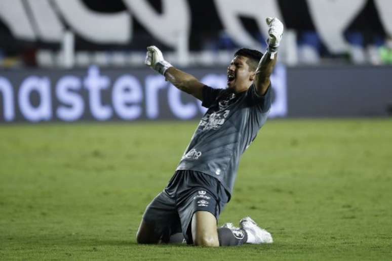 Goleiro João Paulo destacou a importância da vitória sobre o Boca Juniors (Foto: Sebastiao Moreira / POOL / AFP)