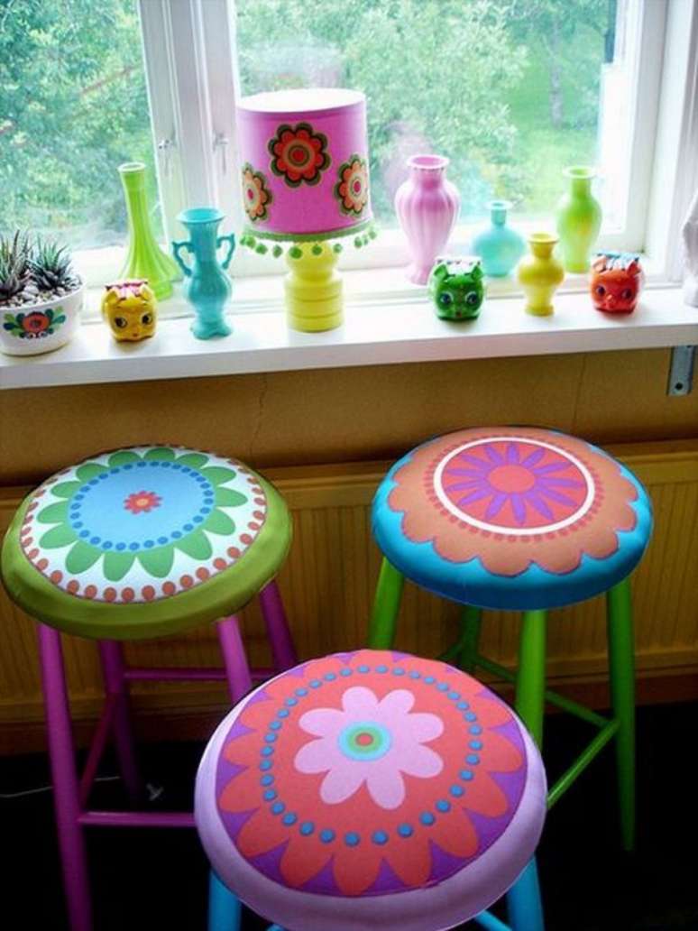 38. Reforma de cadeira com banco colorido desenhado – Foto Pinterest