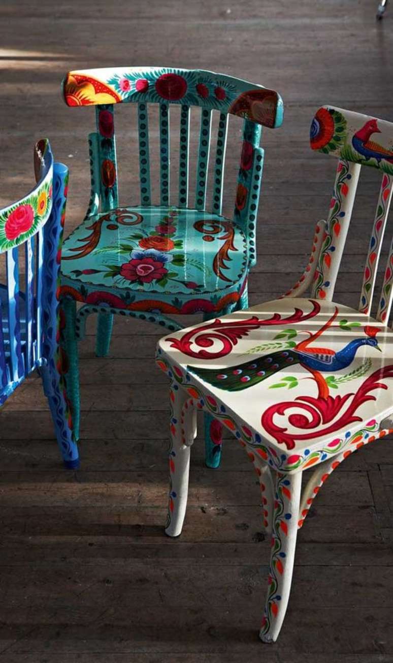 62. Reforma de cadeiras coloridas para sala – Foto Pequenina Vanilla