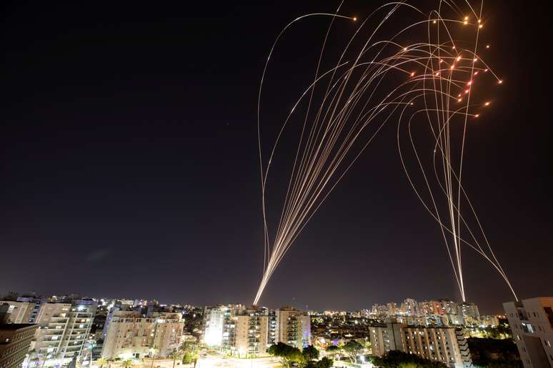 Sistema antimísseis de Israel intercepta foguete vindo da Palestina