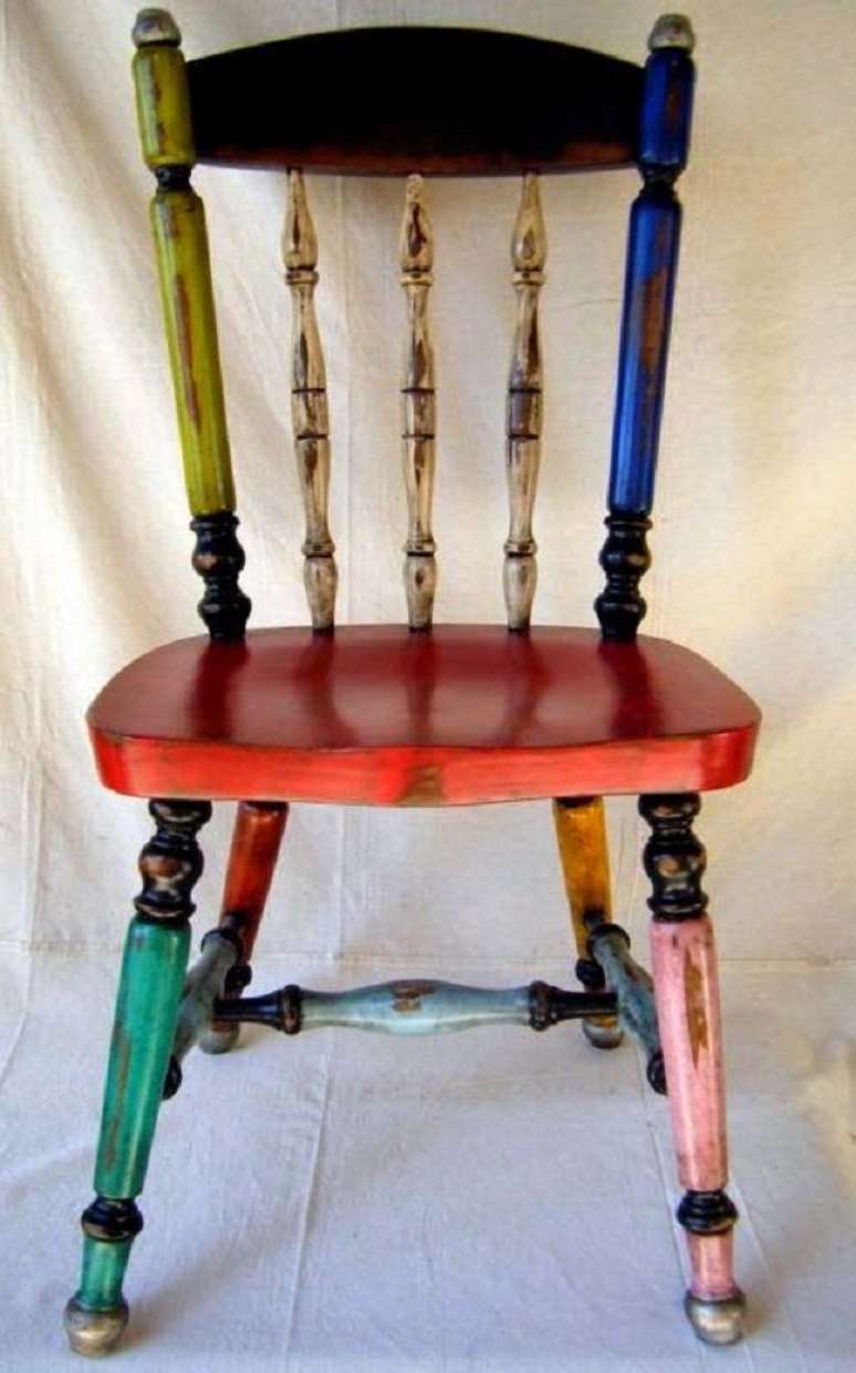 30. Reforma de cadeira colorida – Foto Irina Petrenko