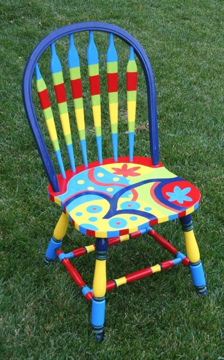 29. Reforma de cadeira colorida – Foto Freshideen