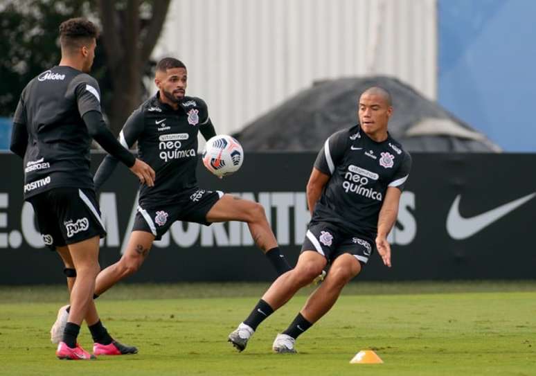 Nesta manhã, o Corinthians fez o único treino antes da viagem ao Uruguai (Foto: Rodrigo Coca/Ag. Corinthians)