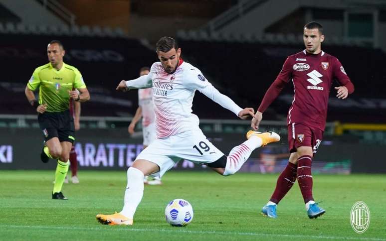 Theo Hernández abriu o placar com chute forte de fora da área (Foto: Divulgação / Milan)