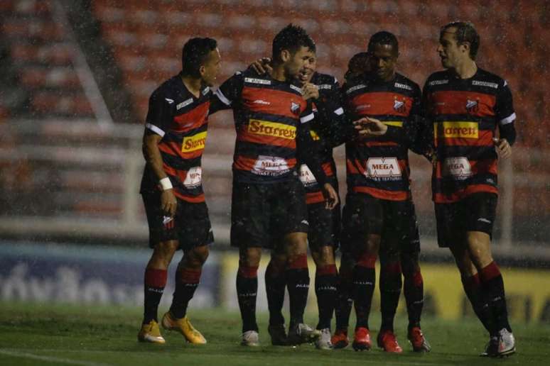 Galo de Itu liderava a partida por dois gols de vantagem (Foto: Miguel Schincariol/Ituano)