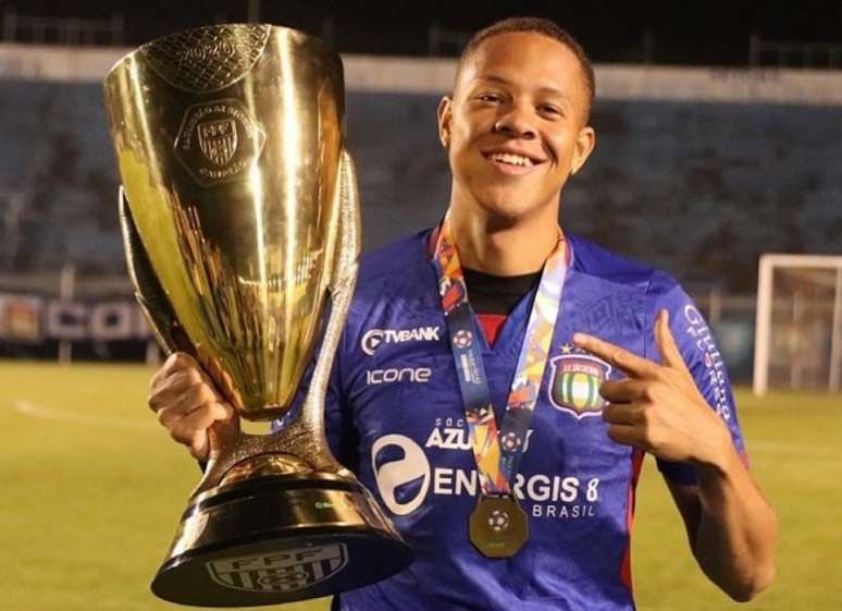 Victor Luiz foi campeão da Série A2 do Paulistão pelo São Caetano e já passou pela Europa (Foto: Divulgação)