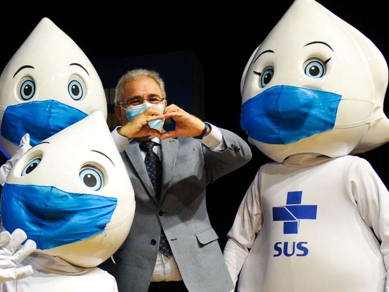 O ministro da Saúde, Marcelo Queiroga, participa da cerimônia de lançamento da Campanha de Conscientização sobre Medidas Preventivas e Vacinação contra a Covid-19