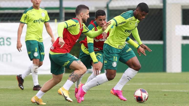 Zé Rafael em treinamento na Academia de Futebol (Foto: Cesar Greco/Palmeiras)