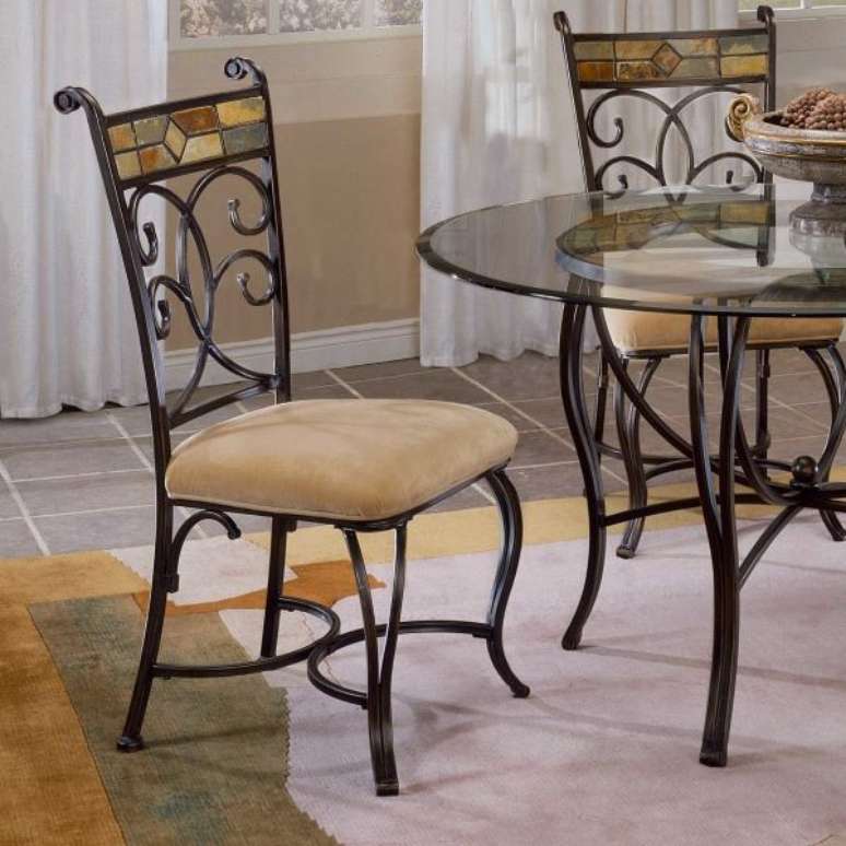 55. Mesas e cadeiras de ferro para sala de jantar – Foto Pinterest