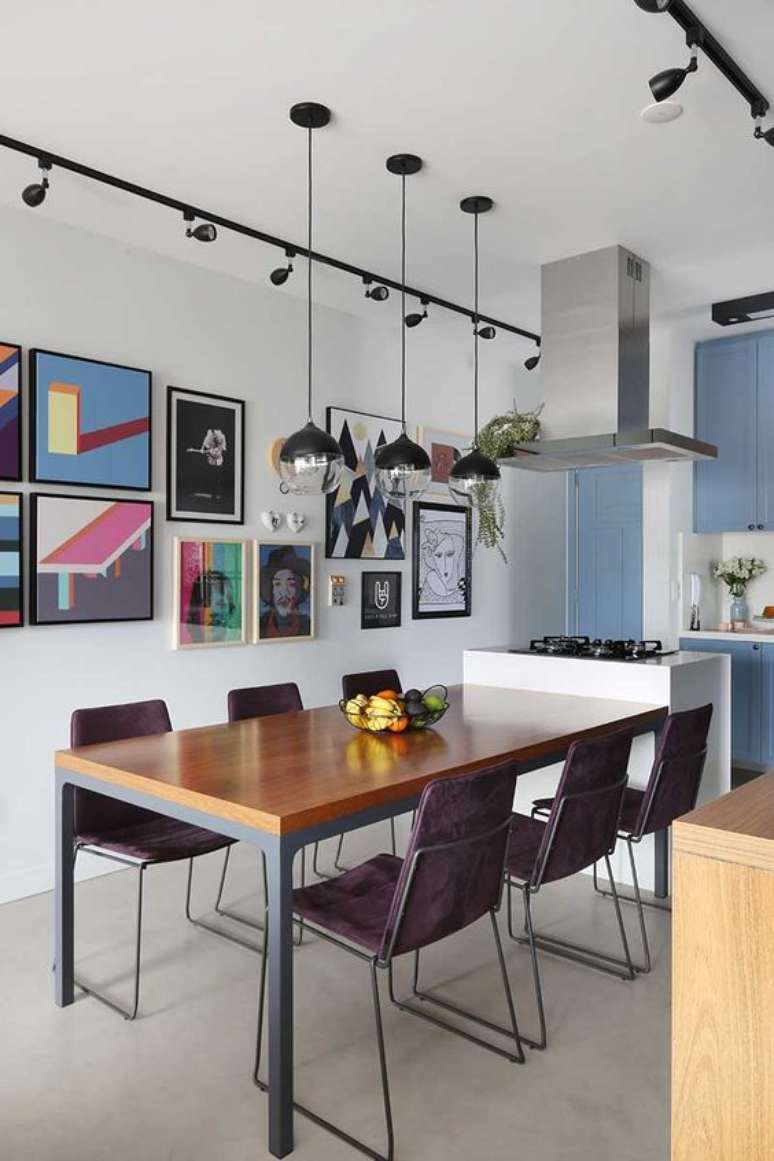 61. Sala de estar moderna com mesa de ferro e decoração industrial – Foto Casa de Valentina