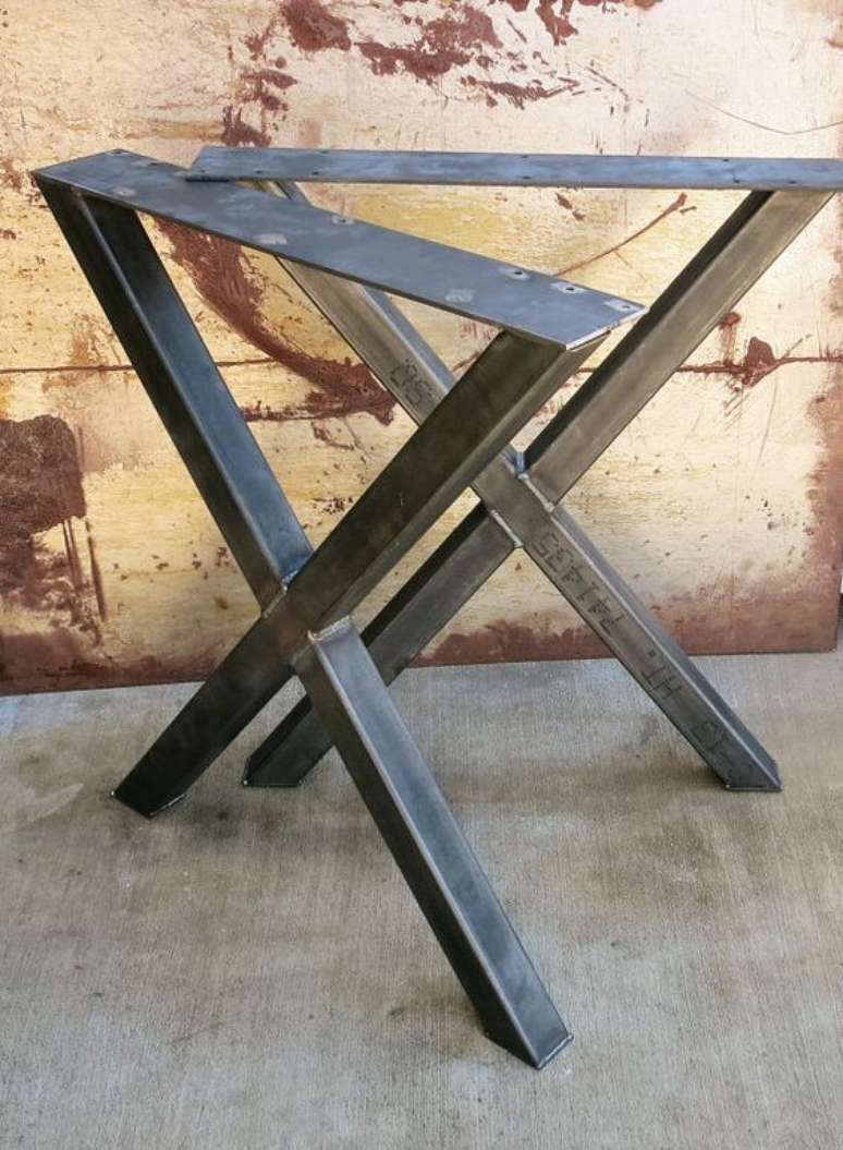 58. Pé de mesa de ferro para decoração – Foto Etsy