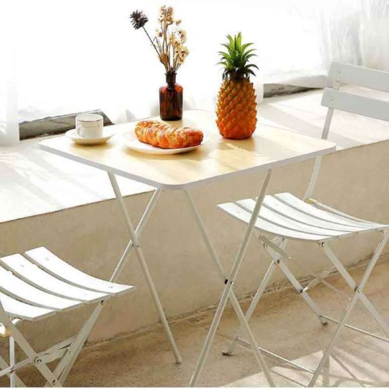 11. Mesa de ferro branca e dobr&aacute;vel para caf&eacute; da manha &ndash; Foto Ozali