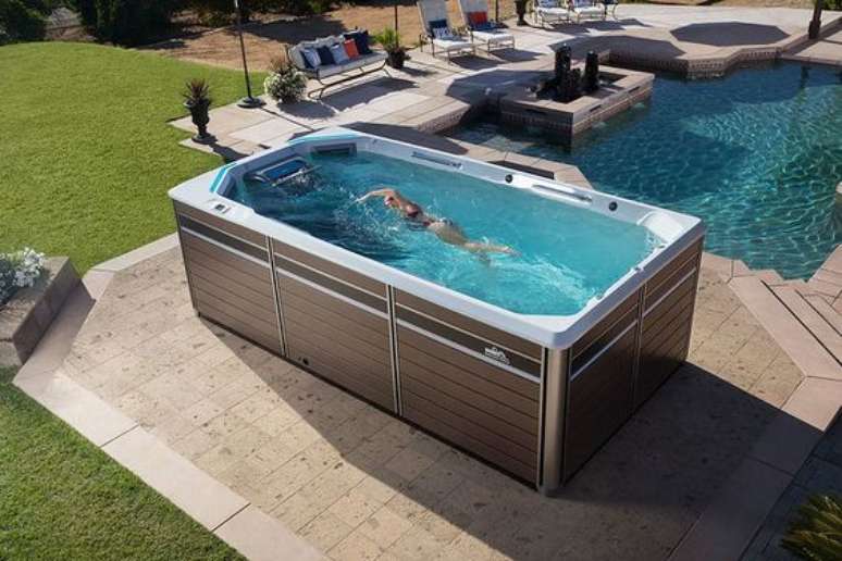 31. Jacuzzi externa perto da piscina – Foto Flickr