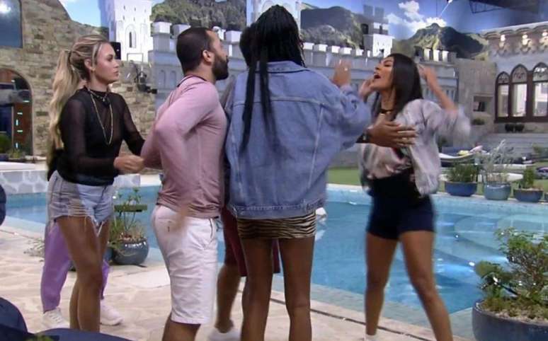 Discuss&atilde;o aconteceu ap&oacute;s Pocah dizer que ele n&atilde;o tinha chances de ganhar o programa.