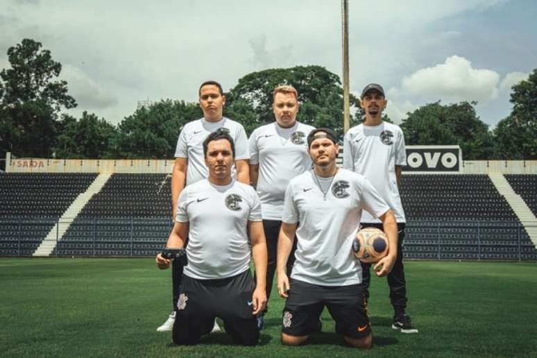 Quinteto do Corinthians que vai em busca de troféu inédito para o clube nos eSports (Foto: Divulgação)