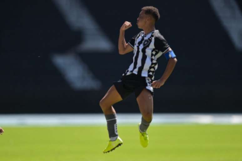 Kauê em ação pelo Botafogo (Foto: Vítor Silva/Botafogo)