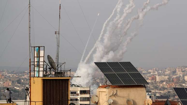 Israel afirma que mais de mil foguetes foram lançados a partir de Gaza desde a noite de segunda