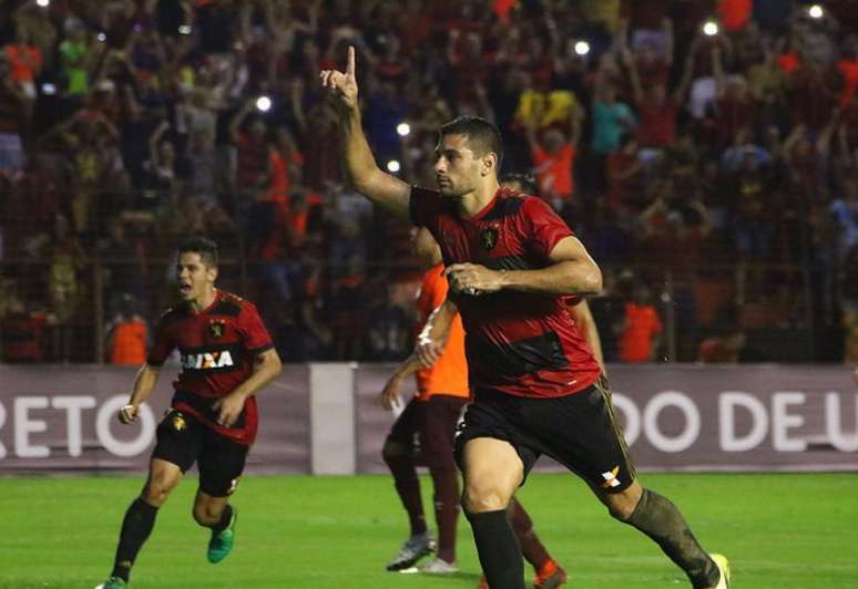 Diego Souza comemorando um gol pelo Sport (Williams Aguiar/Divulgação Sport)