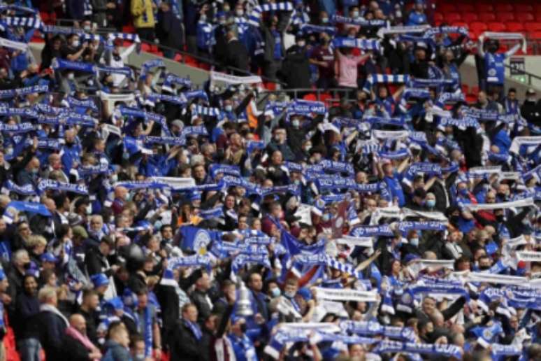 Torcida do Leicester em Wembley (Foto: KIRSTY WIGGLESWORTH / POOL / AFP)