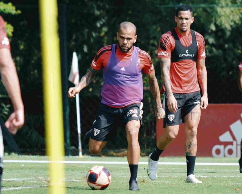 Daniel Alves e Luciano treinaram com bola neste sàbado (Foto: Fellipe Lucena/São Paulo FC)