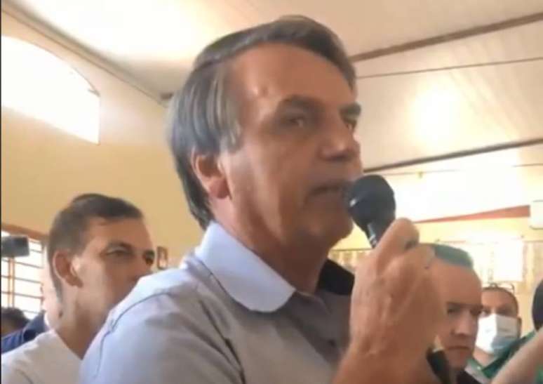 Presidente Jair Bolsonaro discursa a apoiadores em visita ao Centro de Tradições Gaúchas, em Brasília.