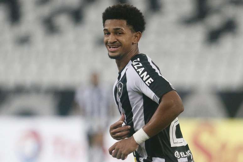 Warley deve atuar como lateral (Foto: Vítor Silva/Botafogo)