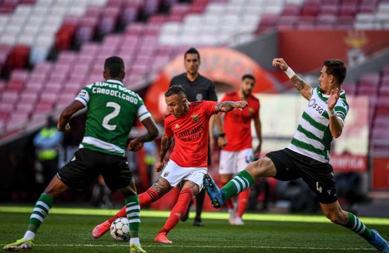 Benfica vence Sporting em dia de assistência de Cebolinha gol de Lucas Veríssimo (Foto: AFP)